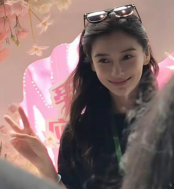 杨颖和黄晓明已经离婚4年了，留几手却突然爆出，baby在离婚后，也谈过男朋友，不