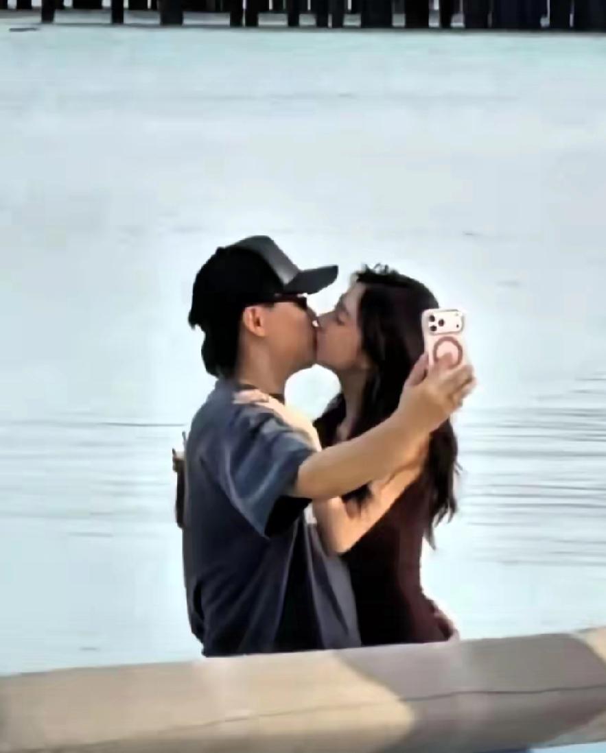 胡彦斌这回又老牛吃嫩草，42找了26岁易梦玲，两个不搭噶的人能走到一起也是缘分吧