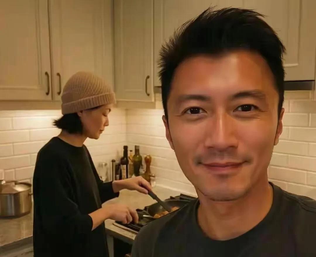 谢霆锋对王菲那是真动了心，其实跟咱们普通人谈恋爱一个理儿。俩人绕了20年弯，从当