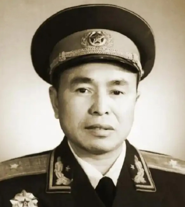 1946年，6000解放军被三万敌人包围，为了不泄露机密，旅长下令烧毁全部文件，