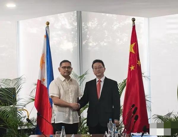 谈成了，菲律宾改口了。近日，菲律宾为了能够缓和关系，和中国进行了沟通交流，并当场