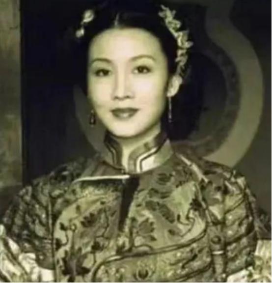 1936年，袁世凯的女儿大婚，进入洞房后，新郎兴致全无，怒骂新娘：“你个残花败柳