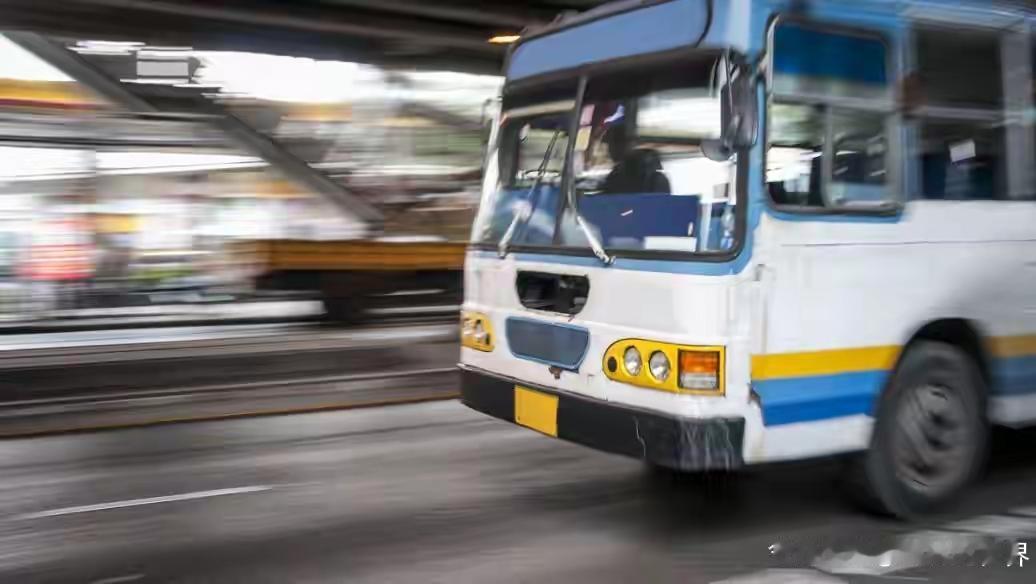 欧洲多国跟风调查中国公交，堪称一场“自导自演的安全焦虑大戏”——明明没查出半点实