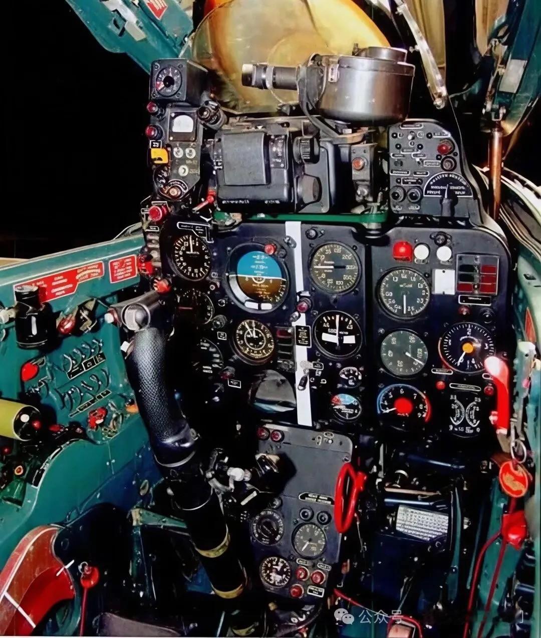 歼七，基本就是米格-21-13，但性能稍有下降中国出口的飞通常用西方的编号，比