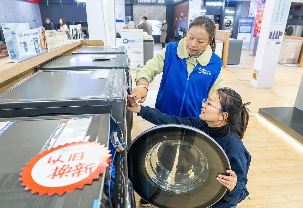 中国经济信心说丨将扩大内需“置顶”, 明年消费市场有望“好戏连台”