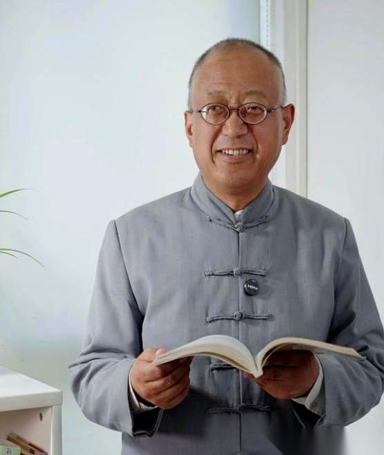 我跟你说个事儿，你听了别懵。一个17岁的姑娘，得了癌。刚做完手术，又转移了。