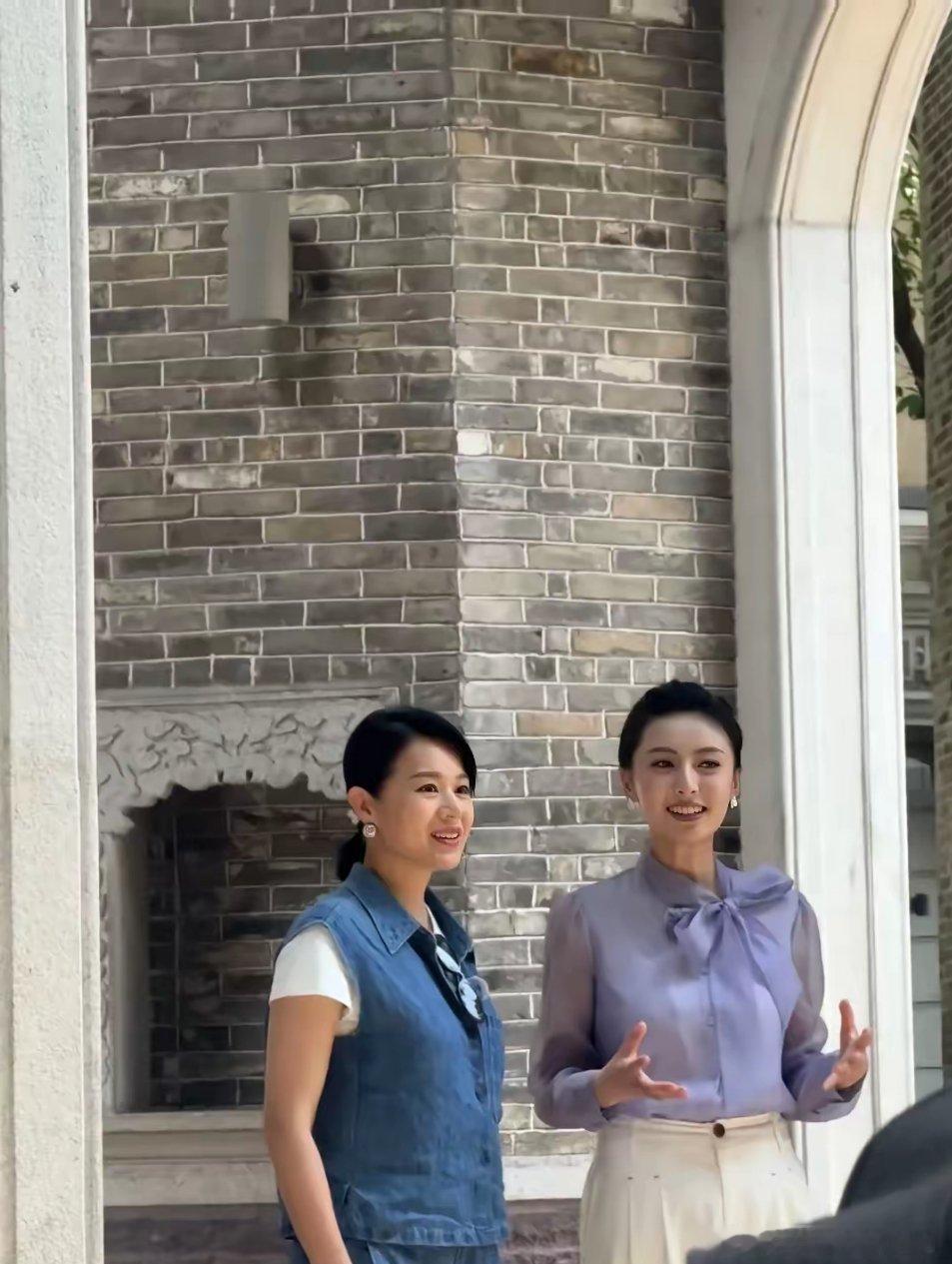我发现，真的永远都不要去怀疑央妈的眼光。央视主持人张舒越和港星胡杏儿一起现身佛山