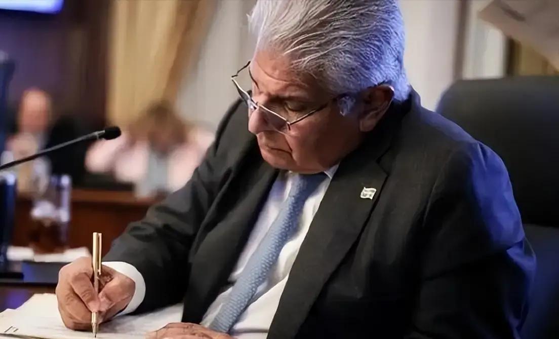 巴拿马外长急喊“中国尊重主权”！20亿索赔砸向它，信用已崩盘巴拿马现在骑虎难下