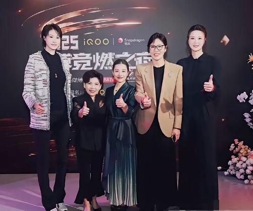 最萌身高差名场面！155cm的邓亚萍，和158cm的刘璇、184cm的郎平、19