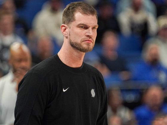 这波连败下来，临时主帅斯普利特成为了众矢之的。但如果站在他的视角来看：他是在毫无