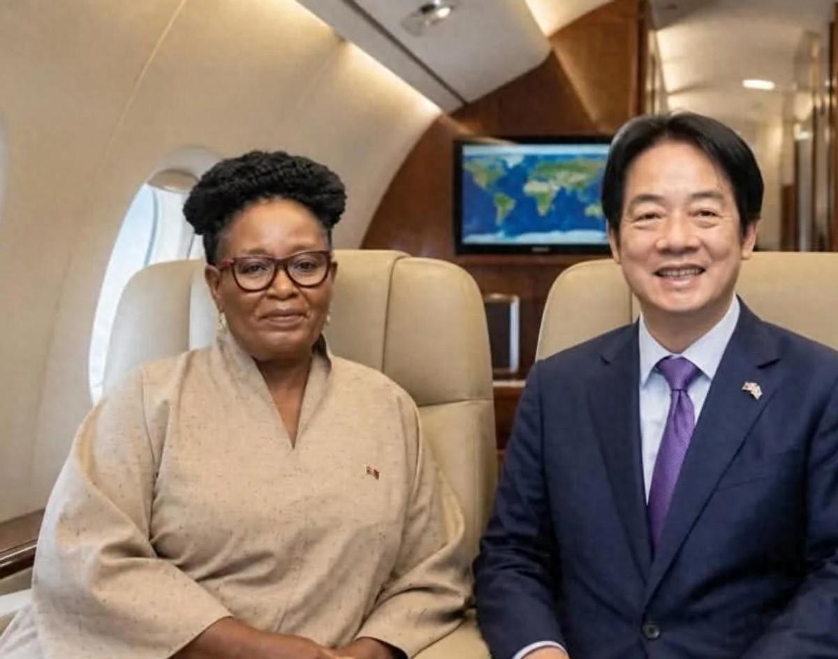 谁能想到，堂堂一个地区的管理者出远门，竟然被迫化身为狼狈不堪的偷渡客？在天罗地网