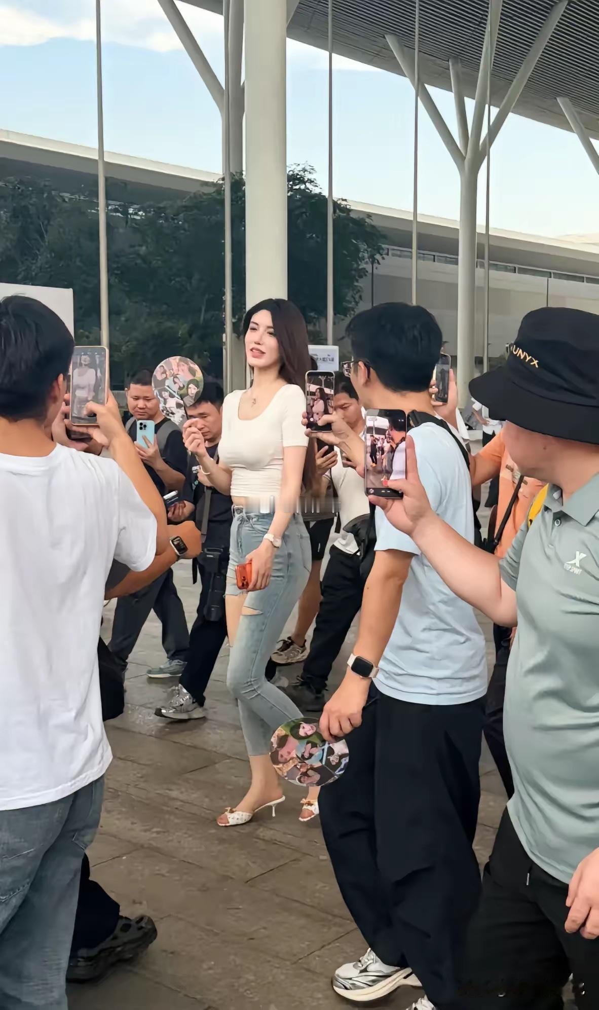 长得那么漂亮，可惜一直火不起来！