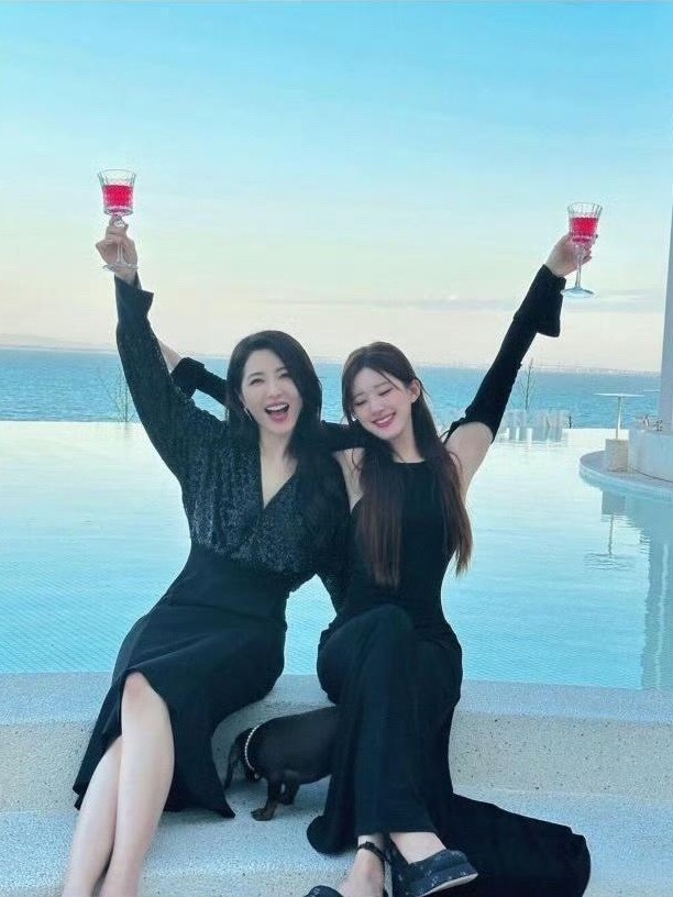 曾黎和赵露思大概是最高级的母女吧？