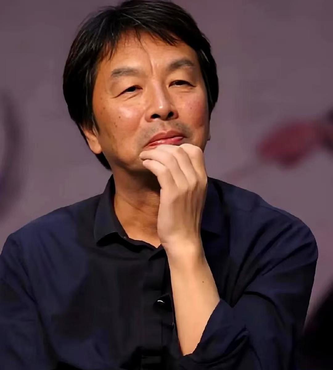 一段话糙理不糙的大实话：“旁人的眼光，就是膀胱。你因为别人的话而流泪，就是