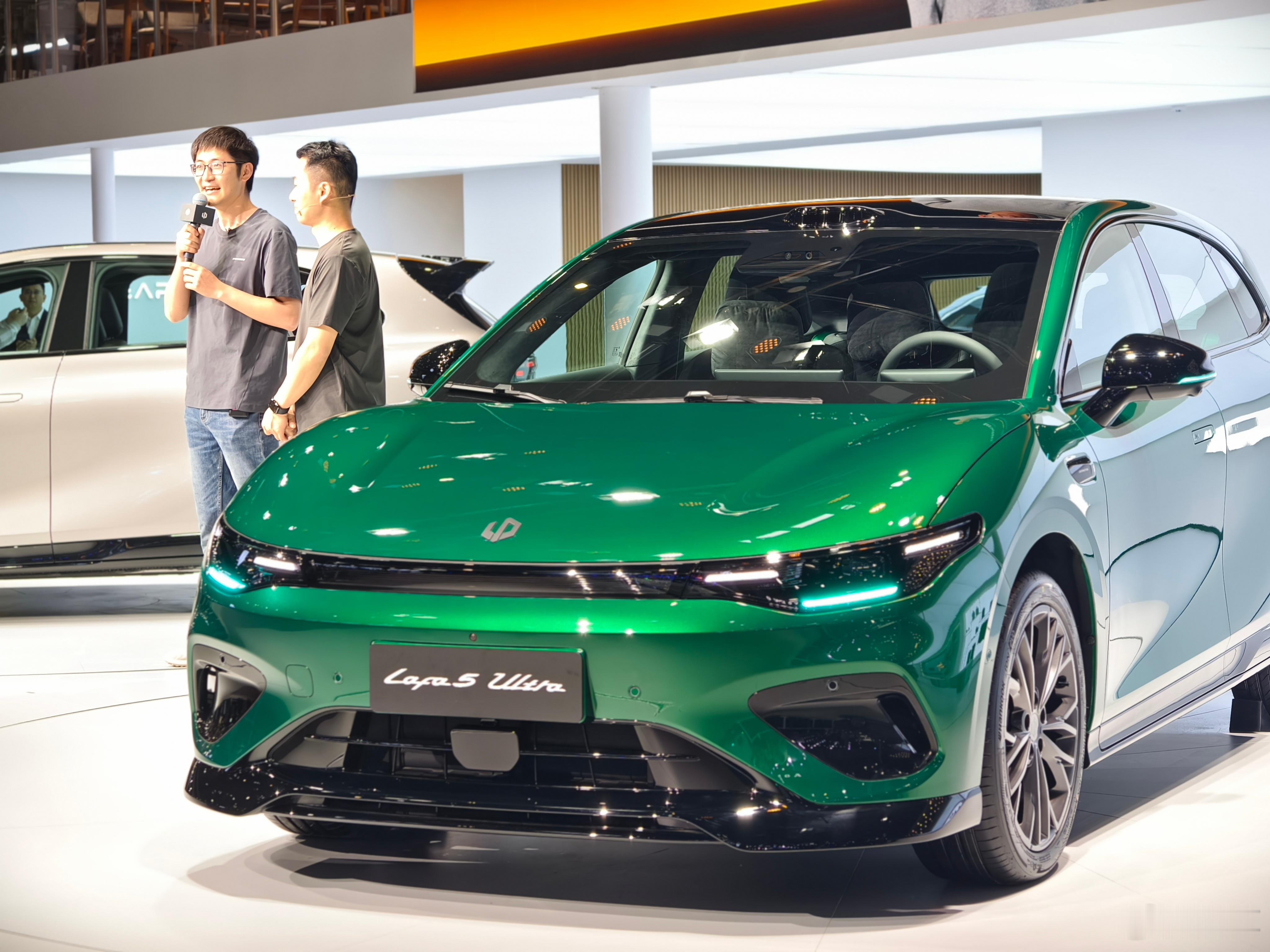 零跑lafa5ultra运动轿跑限时售价11.88万起，这价格还要啥自行车！零