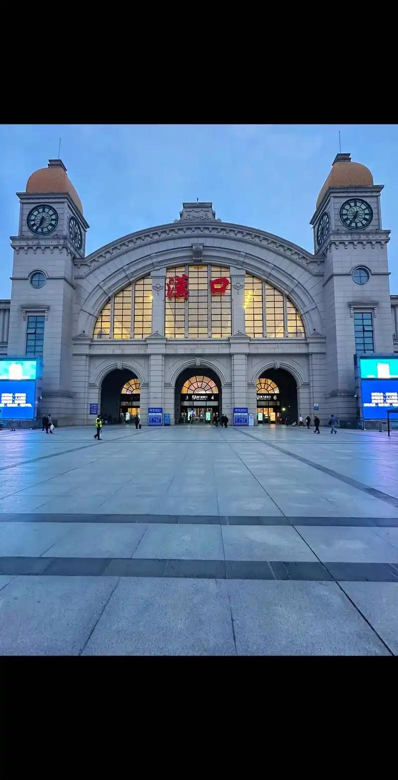 湖北武汉的名字和由来具有丰富的历史和文化背景，下面为你详细介绍。武汉的由来与