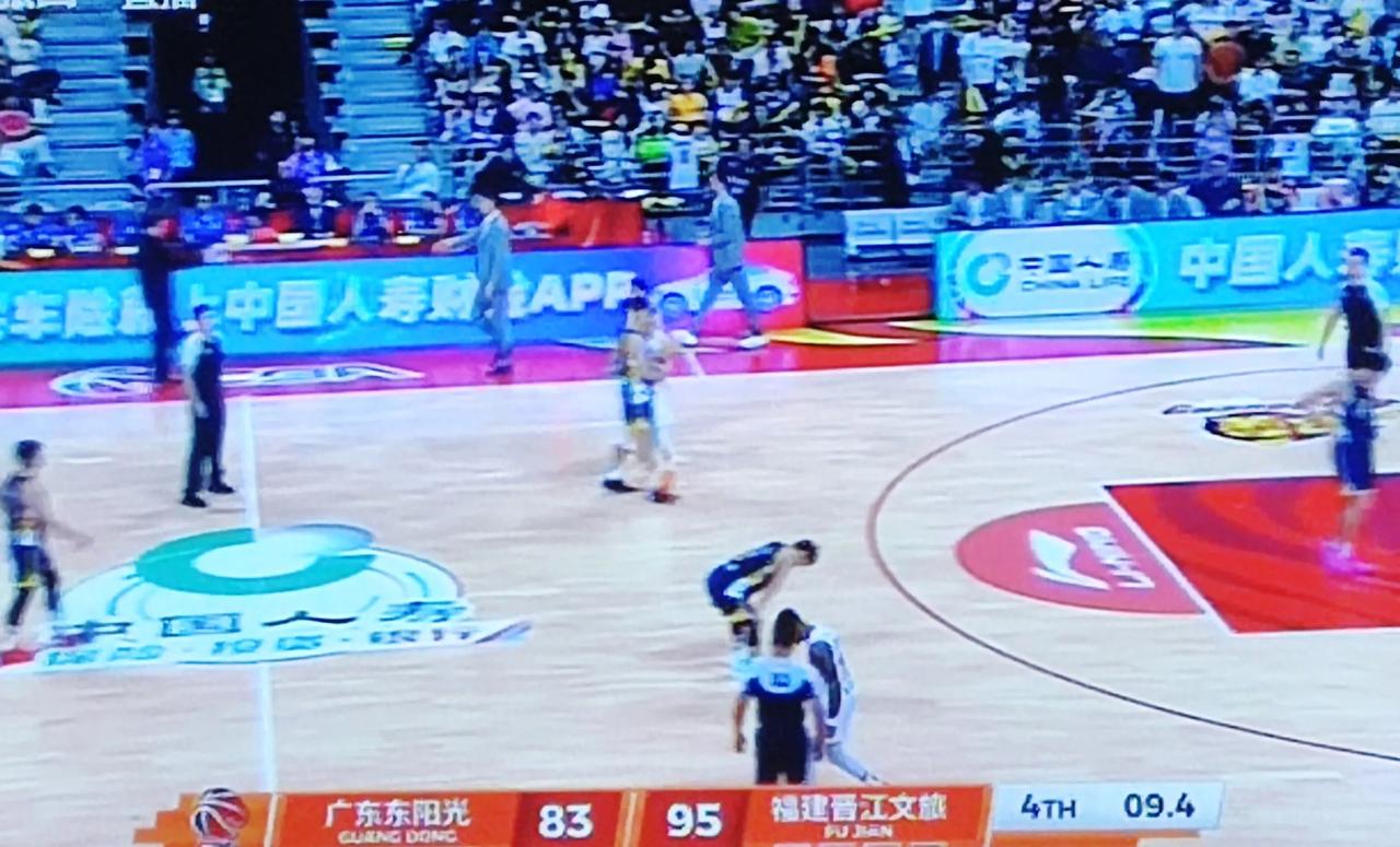 广东83-95不敌福建，令人无语，只能说是杜锋的拉稀操作造成的。一度领先19分