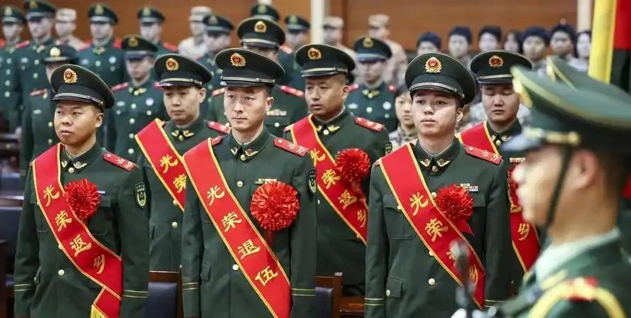 “熬满12年就稳当？”军营真相曝光：每一百人只有五个能闯过的残酷关卡！