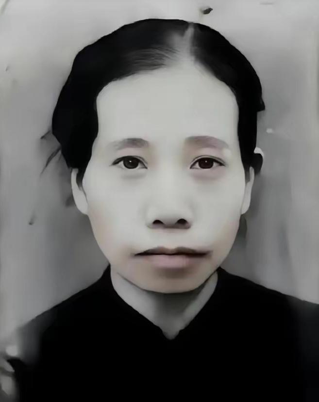 1943年冬，常德城外。枪炮声把天都震成了暗红色。几个日本兵围住一个中国