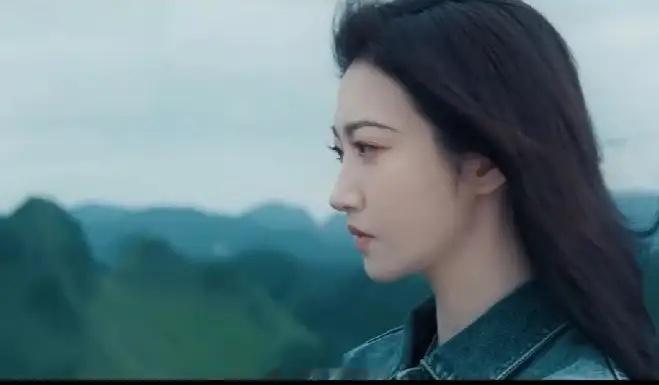 张彬彬这次要翻红了，不是因为《余生有涯》收视率成为卫视收视率第一名。而是二搭景