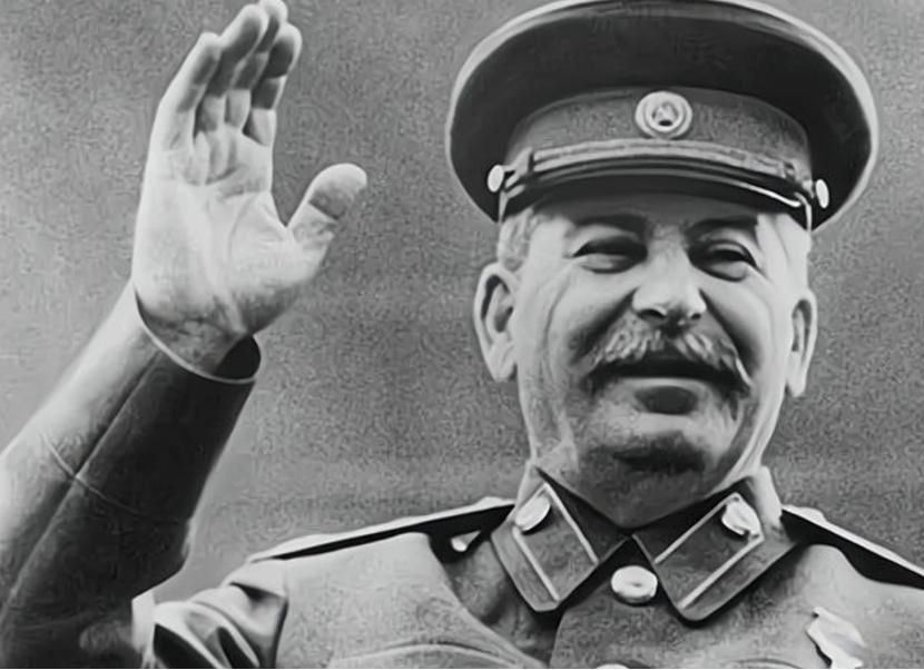 斯大林晚年已经不再使用正规的国家机构和议事规程管理苏联icon，他依赖的是一个亲