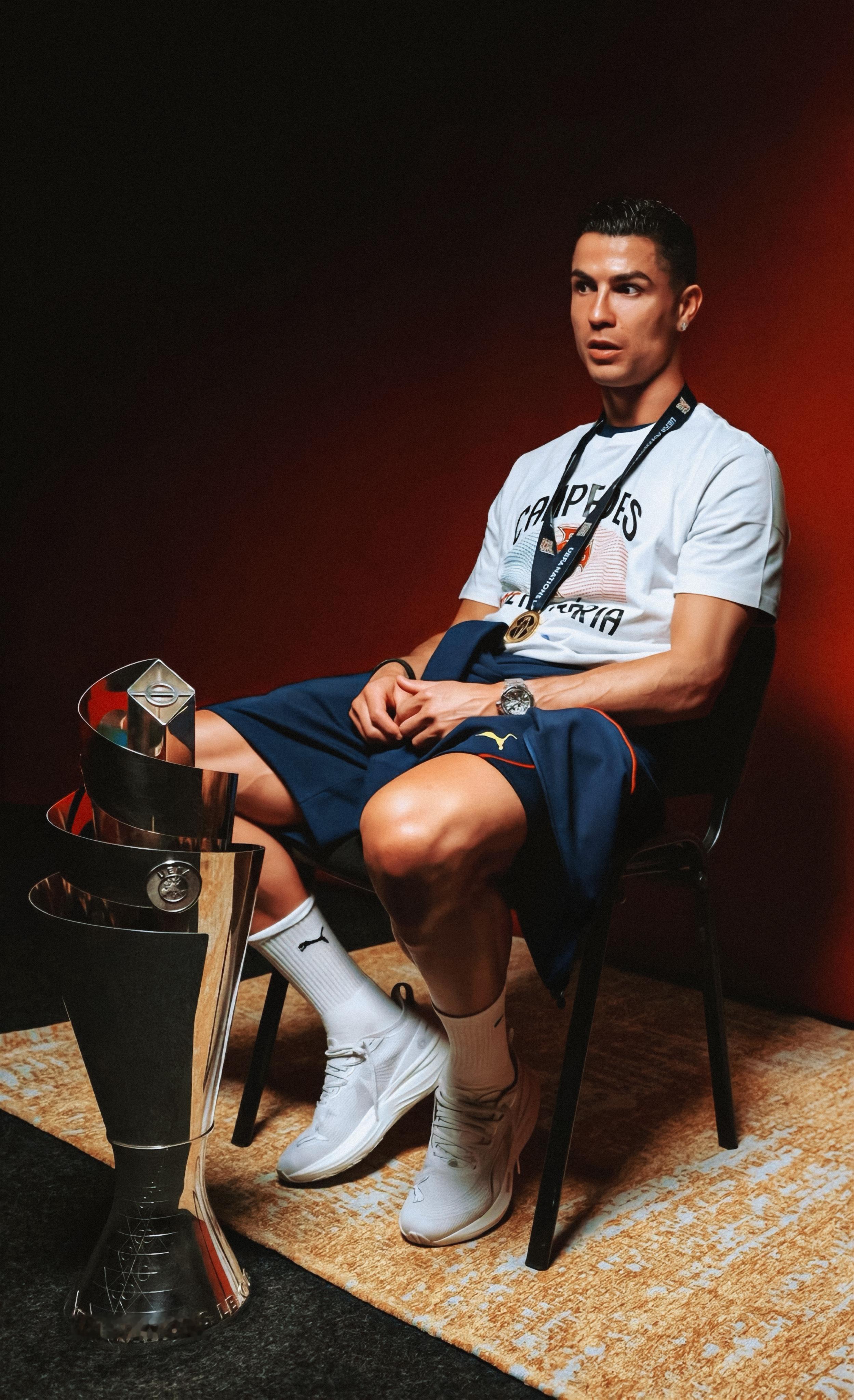 C罗C罗日常🛑C罗目前还在马德里疗养，同时葡萄牙国家队征召了效力于萨迪奥•