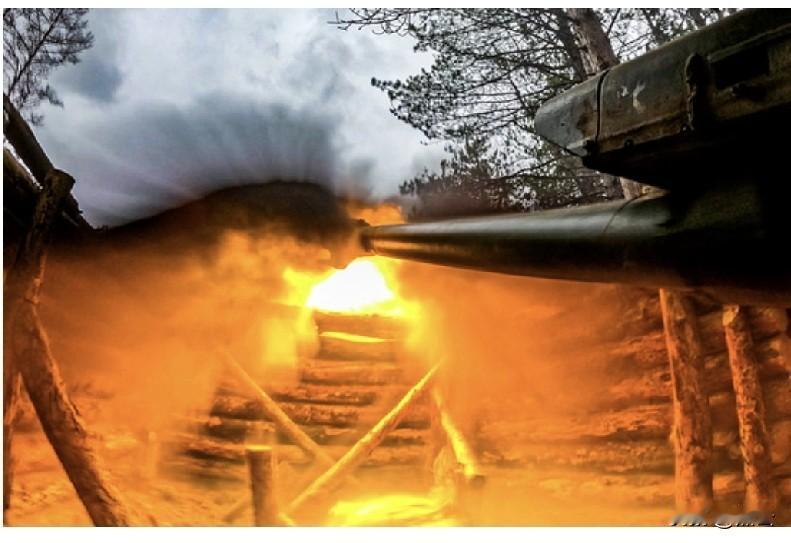 俄空天军打击乌电子情报中心及机场11月11日，塔斯社消息，俄罗斯联邦安全