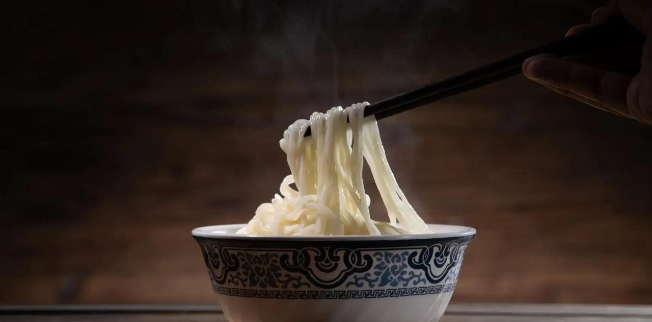 2025年中国营养学会指南发布后，糖尿病饮食话题热议不断。数据显示，合理摄入全谷