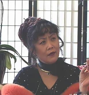 给大家介绍一位老的京圈飒姐平燕妮！父亲平杰三是新中国统战部老常务副部长。非常