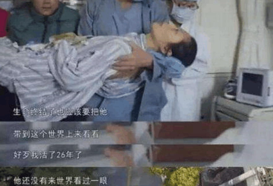 怀孕5月, 医生让她引产她却不肯, 宝宝刚出生这一幕让医生痛哭失声!