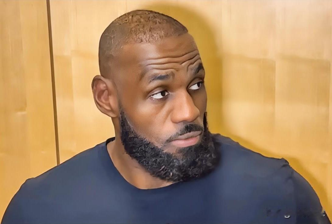 詹姆斯赛后喊话尼克斯球迷！北京时间2月2日，湖人以100-112不敌尼克斯。