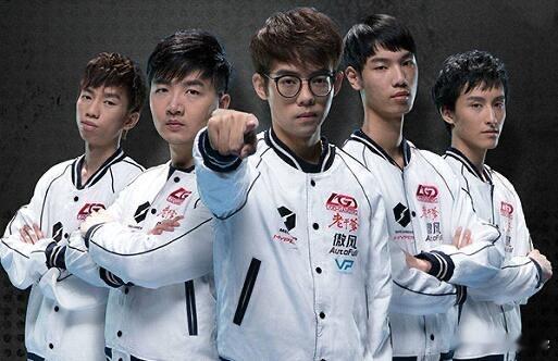 超哥：TI7的时候就找大师了，当时那个大师就给天哥算，因为天哥是LGD队长嘛，那