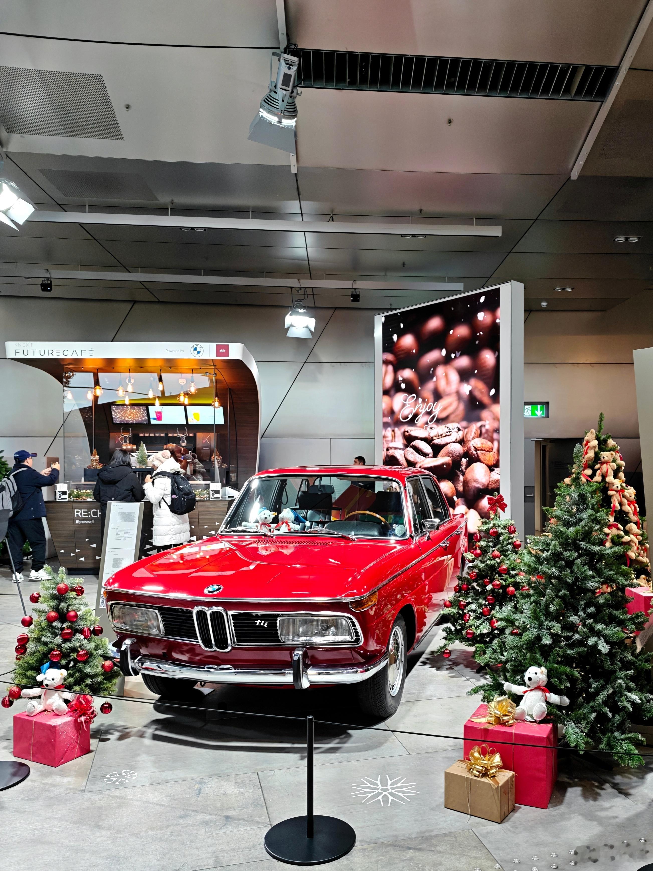 🎄🚘🎄感觉老外们分分钟就要下班放长假了。只有我还在做牛马。德国·BMW