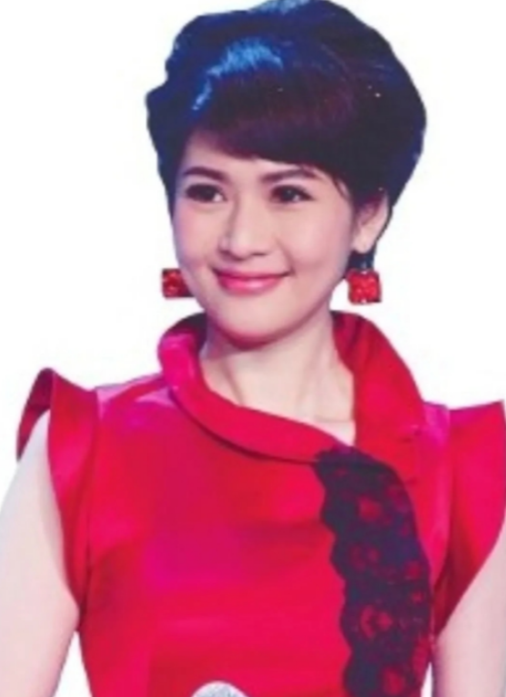 2013年，歌手陈红的富商老公李军，深夜闯入美女主持人沈星家里，看到她床上躺着一