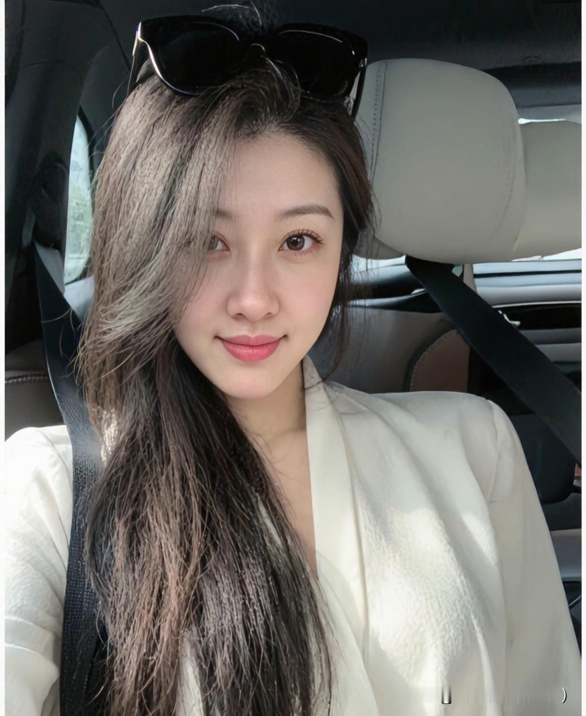 心中有事，眼中无人。杨绛说：“我们曾如此期盼外界的认可，到最后才知道：世