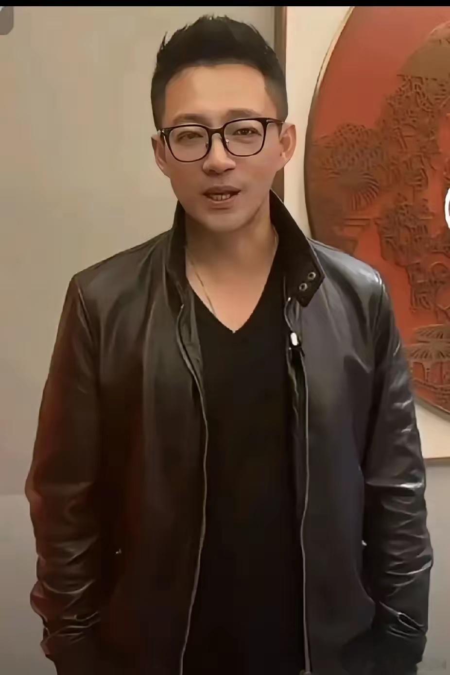 汪小菲，你老婆带孩子回京这么大的事，你都不提前安排好吗？你邻居装修也不是一天两天