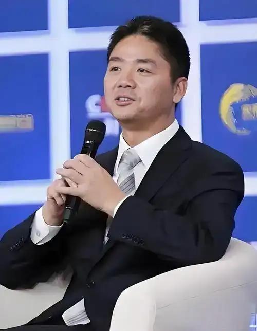 刚看了一下京东到今年6月份，员工已经达到九十万了，现在国内在员工人数有九十万的，