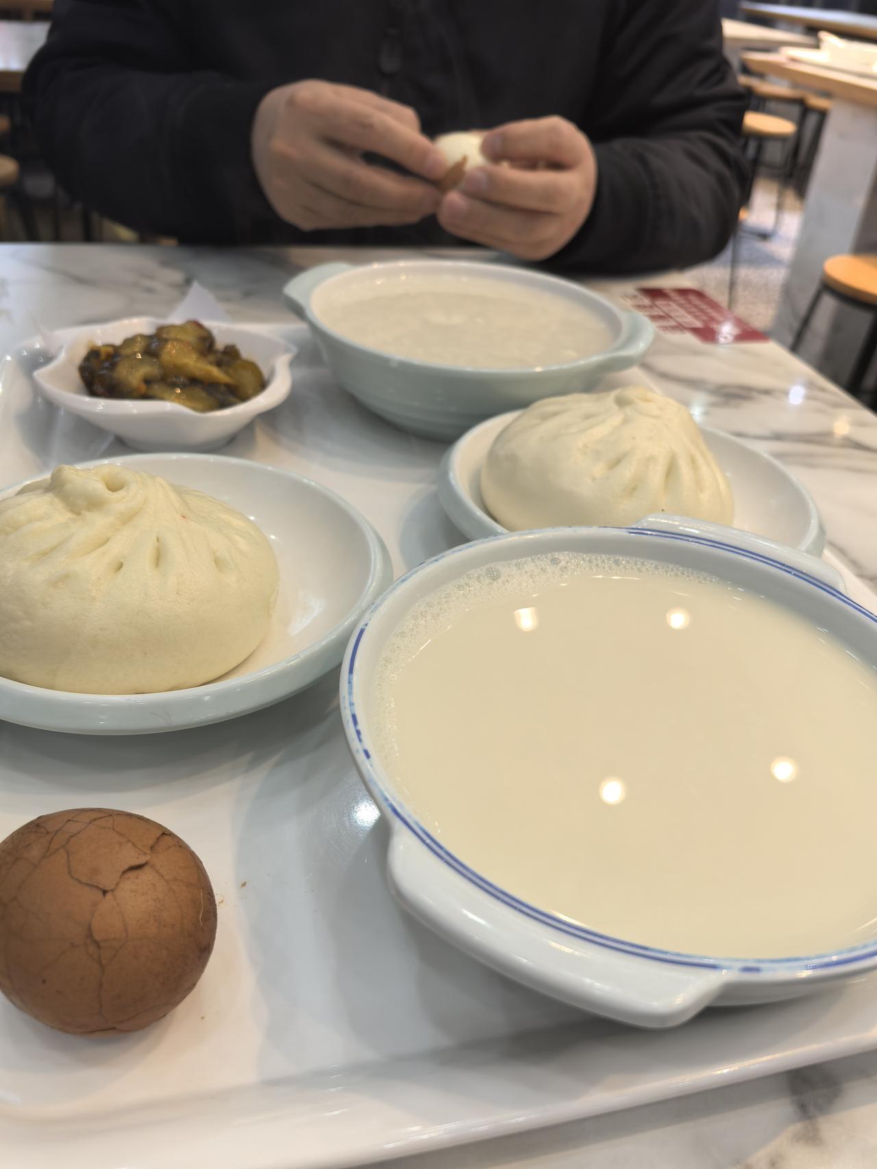 顺利入院了，见到了主任，情况没有想象得糟糕。就是需要穿刺引流，打抗生素预防感染