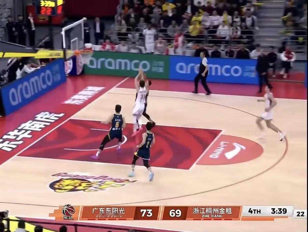 不得不提！！！徐杰是真的无奈，胡简直就是送福利给对手啊，三打一明明可以稳稳收下