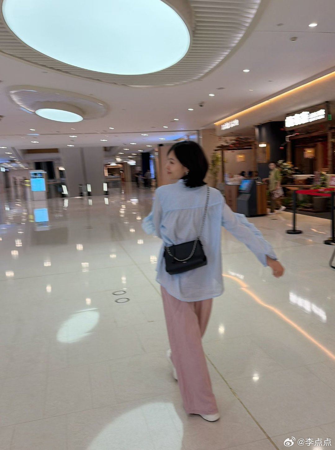 装修日记朋友们，你们没想到吧，目前我们的平面图还在修改。因为每个人都是不同的套间