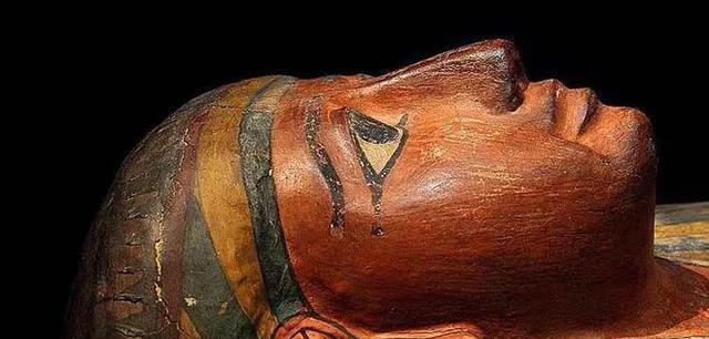 历史从不缺少荒诞与惊奇，那些被尘封的瞬间，往往比小说更离奇。今天我们揭开13个真