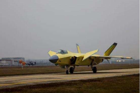 俄乌开战前，中国提前采购了约一千台发动机，西方很好奇中俄想干什么？美国智库指出，