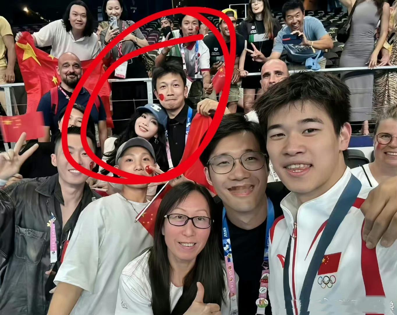 这个女的看着挺像刘诗诗的……