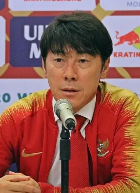 申台龙将执教国足！最近这消息传得火热，他本人近日直接辟谣：“没收到邀请”，但同时