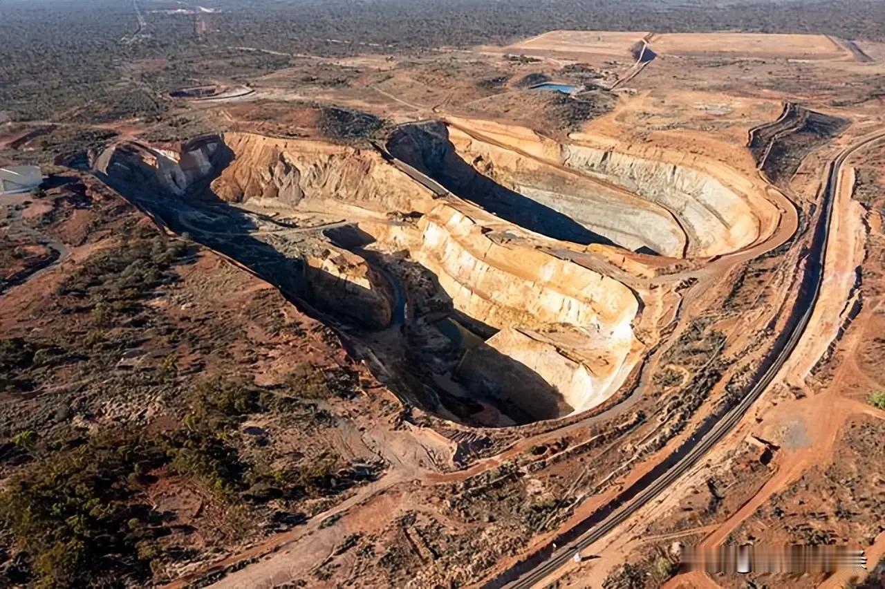 特朗普又搞事了！特朗普向全球发出通牒：180天内必须对中国动手，不帮忙就加税。2