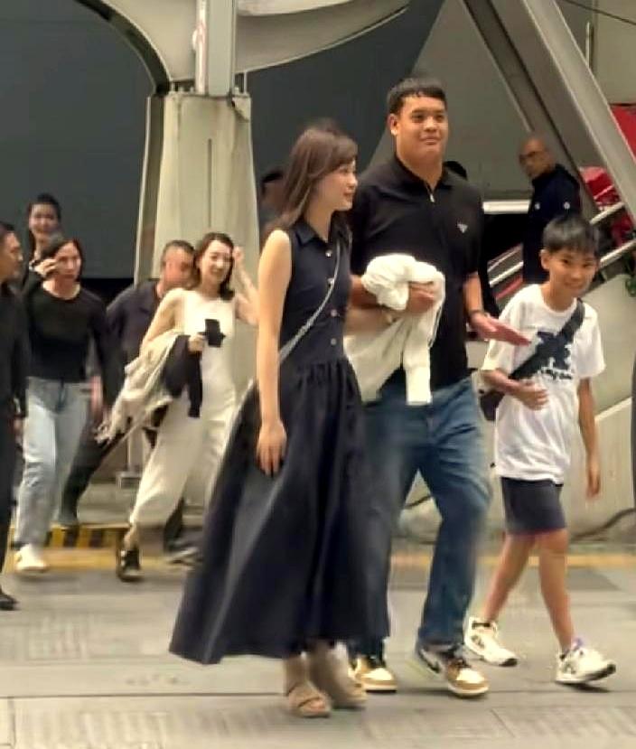 21岁的提帮功王子也开始认真谈恋爱了？这画面一出来，真的有种“恋综都不敢这么拍