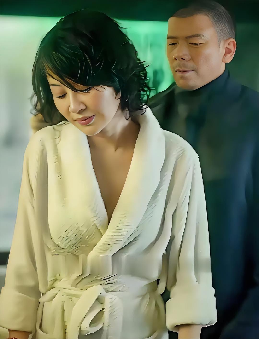 网传冯小刚是专门为这位女演员接下这部戏！片场众人围观亲密戏份难免拘谨，拍摄时她还