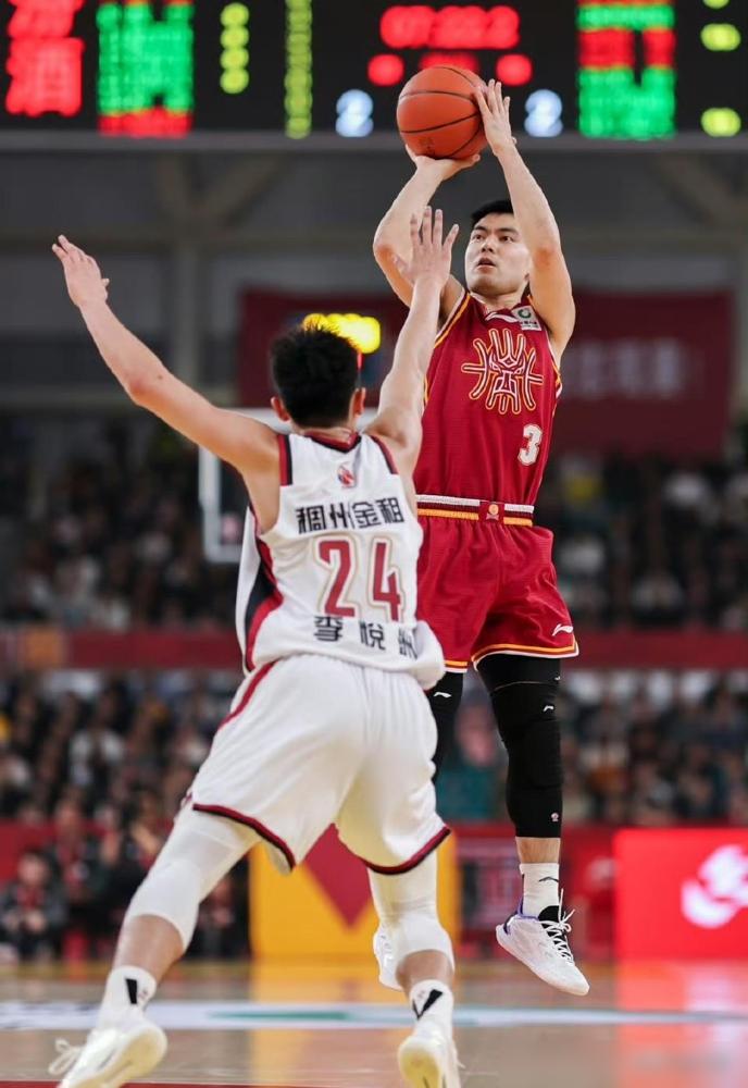 CBA新赛季至今进步最快球员和退步最快球员归属。最近看了看联赛的走势，贾明儒