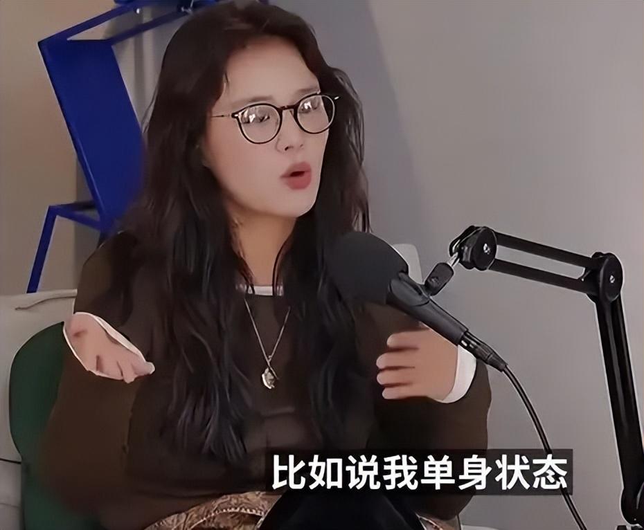 不是刚分，是早就分了！马思纯沉默近两年，才是最高级的自保。马思纯官宣单身，全