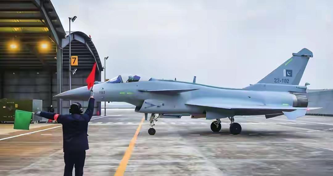 120亿美元！这笔足以载入史册的国防大单，最近让南亚和中东的神经都绷到了最紧处。